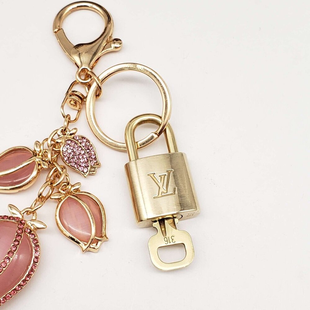 LV Gold Padlock Authentic 🔑 Luxury Bag Charm w/ Unbranded Flower Keychain - Picture 5 of 7